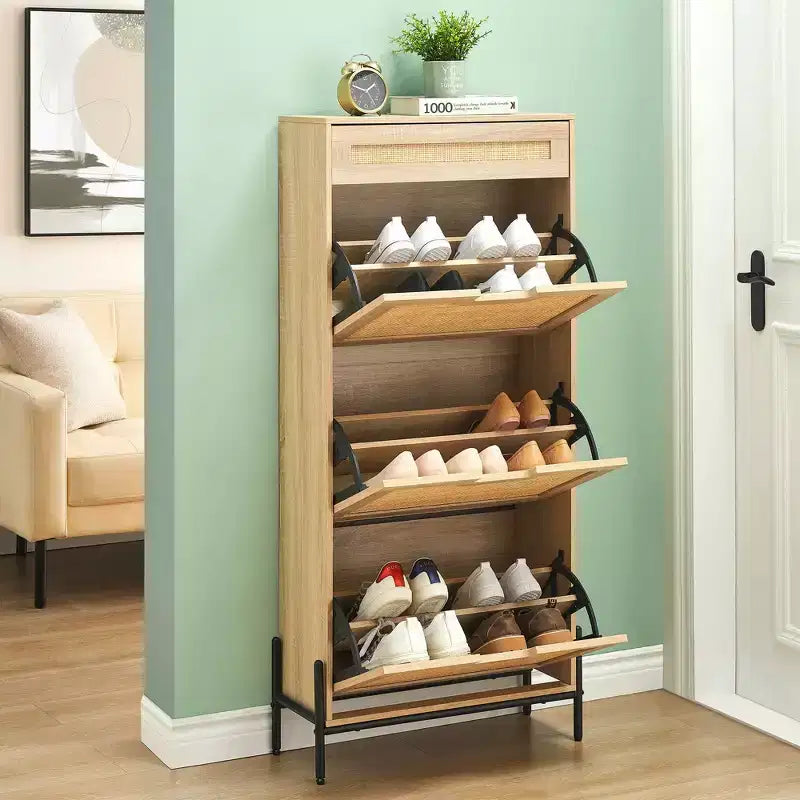 Scarpiera in Rattan con 3 Cassetti a Ribalta, 1 Cassetto Superiore e 4 Ripiani Regolabili – Organizzatore Autoportante da Ingresso con Gambe in Metallo