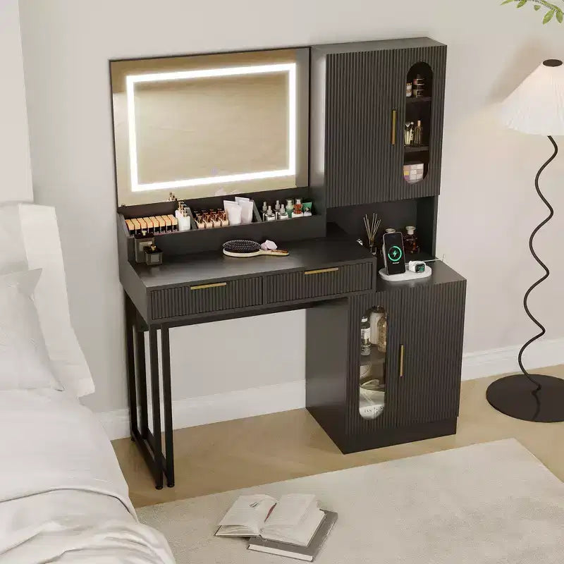 Scrivania da trucco scanalata con specchio, cassetti e mobili contenitori per camera da letto