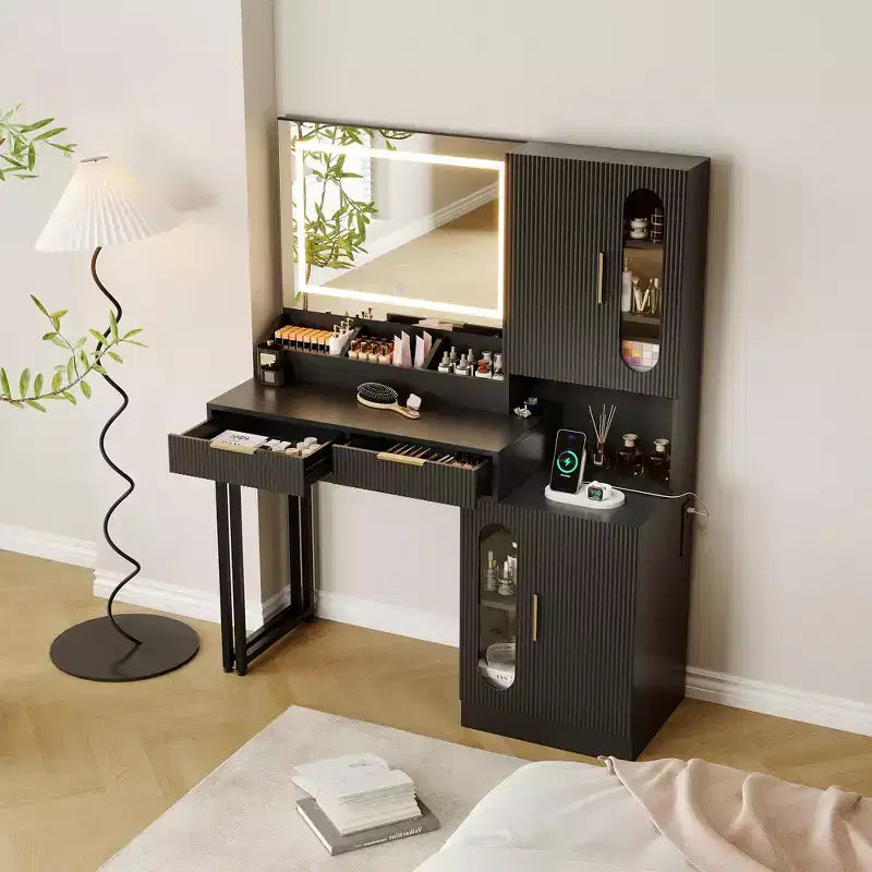 Scrivania da trucco scanalata con specchio, cassetti e mobili contenitori per camera da letto