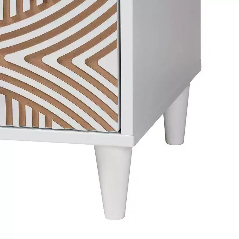 Comò a 6 cassetti con pannelli geometrici – Bianco e Marrone Naturale