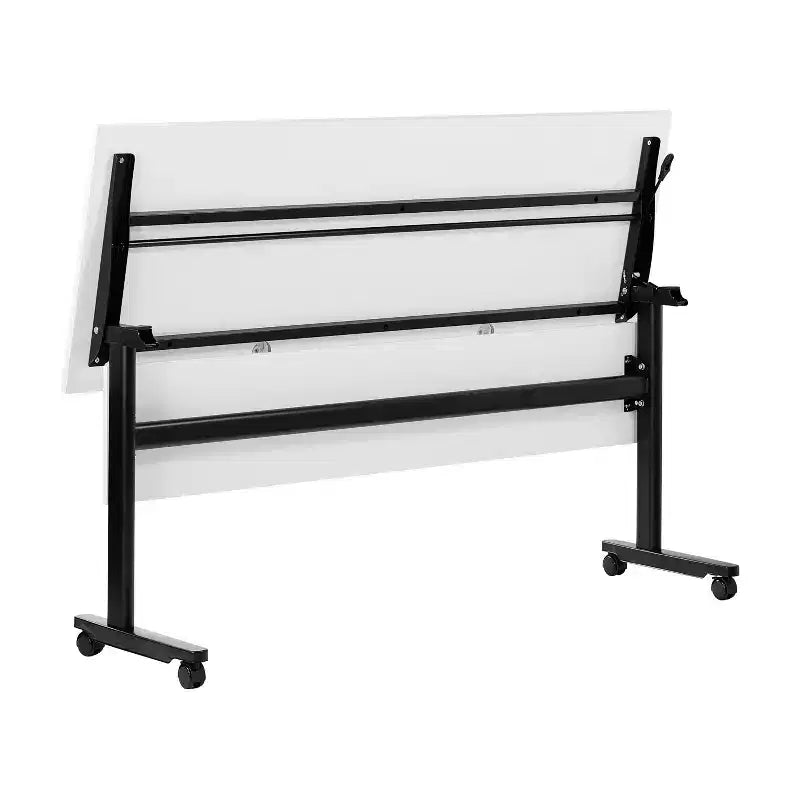 Tavolo da formazione con piano ribaltabile resistente, design impilabile, pannello per la privacy, gambe a T e telaio in metallo