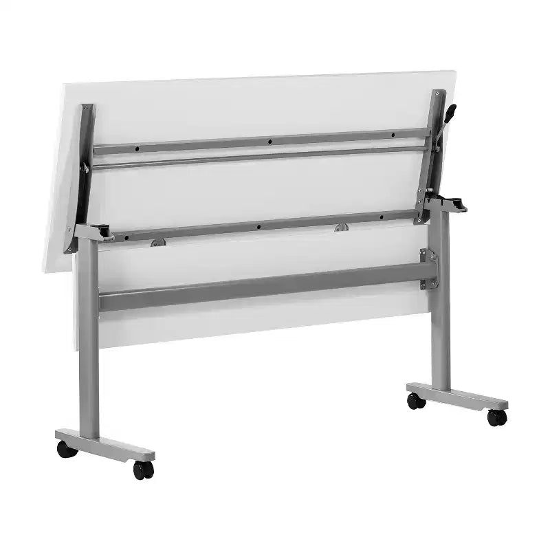 Tavolo da formazione con piano ribaltabile resistente, design impilabile, pannello per la privacy, gambe a T e telaio in metallo